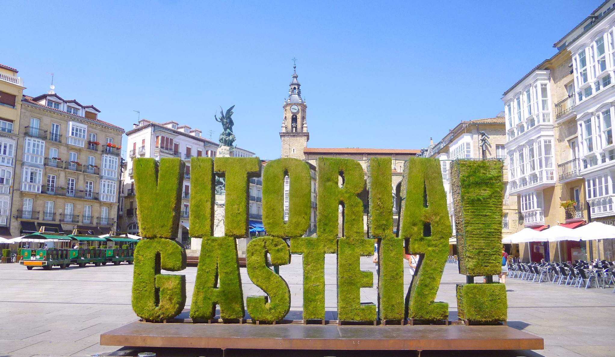 Plaza de la Virgen Blanca — Mudanzas La Seda Álava, empresa de mudanzas en País Vasco